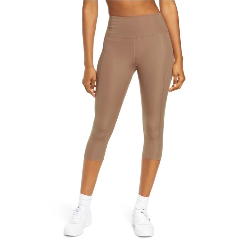 Girlfriend Collective High Waist Capri Leggings In Brownie Size Small
